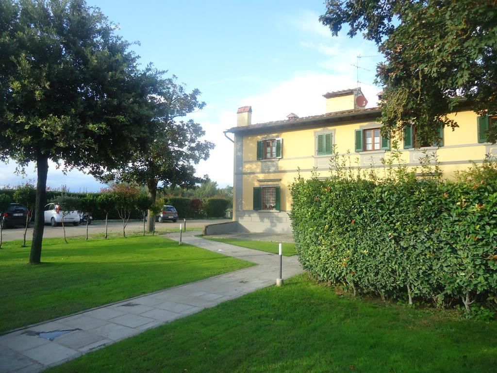 Suite "La Badia" Scandicci Szoba fotó