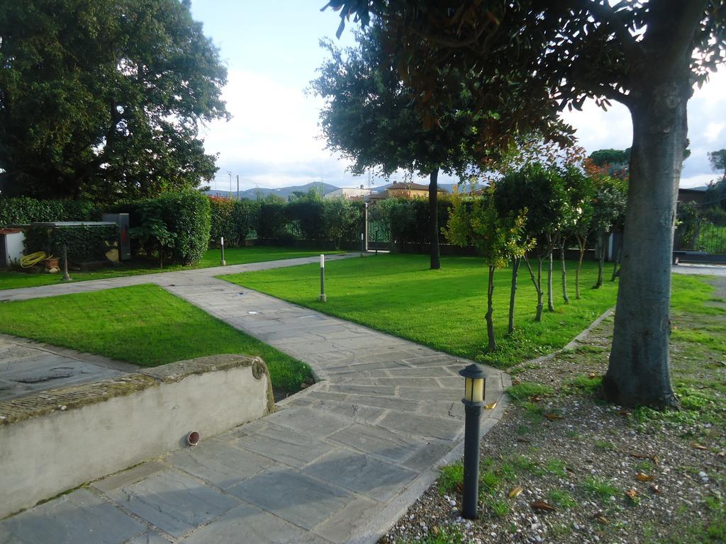 Suite "La Badia" Scandicci Szoba fotó