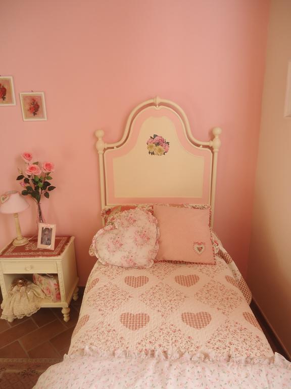 Suite "La Badia" Scandicci Szoba fotó