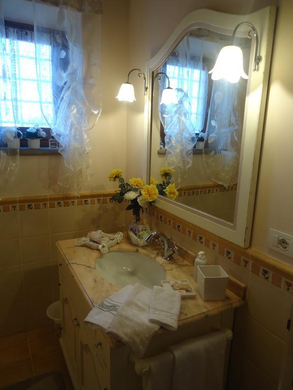 Suite "La Badia" Scandicci Szoba fotó
