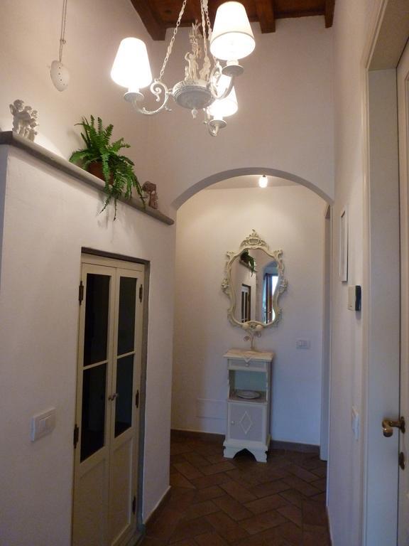 Suite "La Badia" Scandicci Szoba fotó