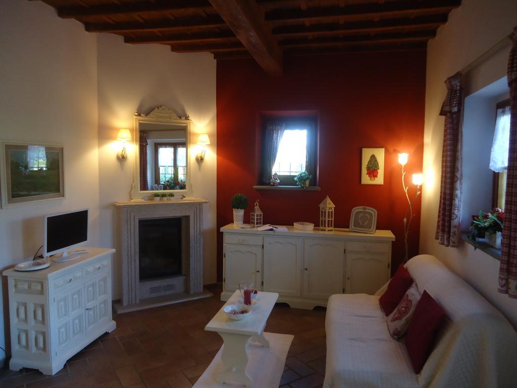 Suite "La Badia" Scandicci Szoba fotó